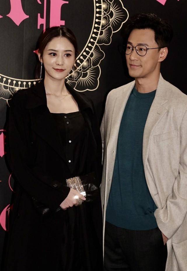 黑色 林峰的小娇妻长相真不赖，五官很有女团感，真实的脸蛋很耐看