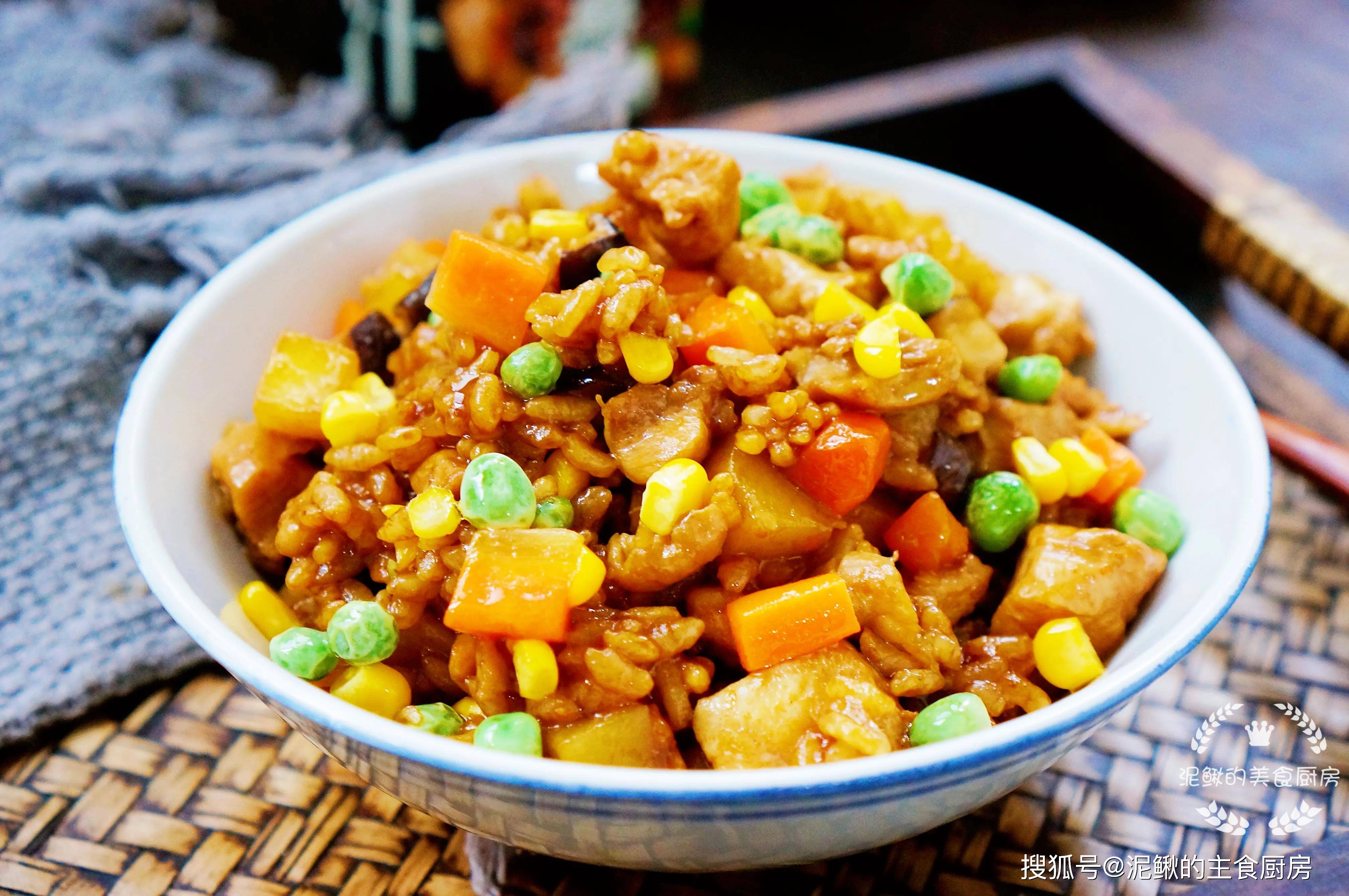 原创秋天贴秋膘,鸡腿肉的省事做法,饭菜一锅出,好吃又健康