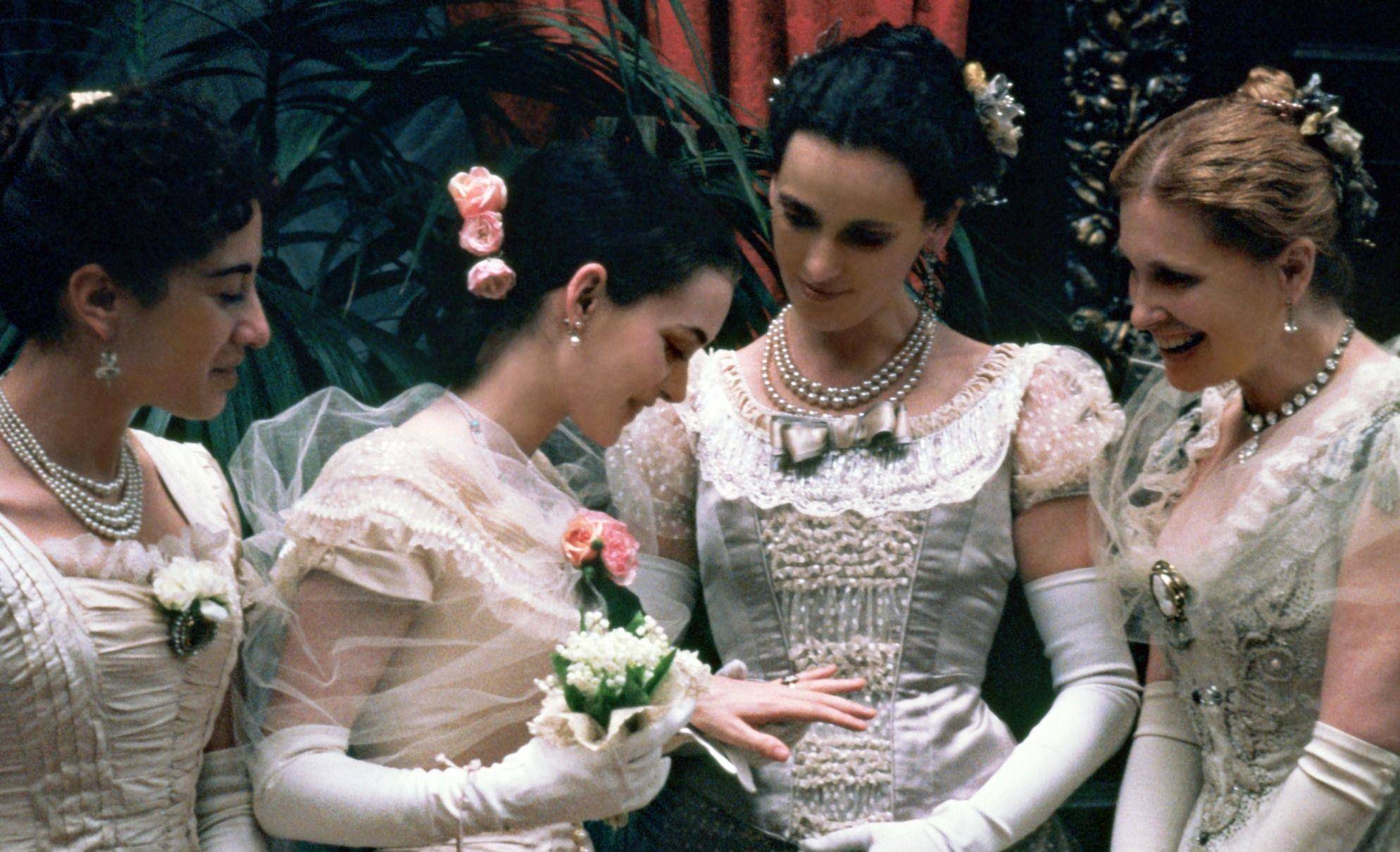 巴斯尔 欧洲古典服饰|这6部电影里有最好看的巴斯尔裙