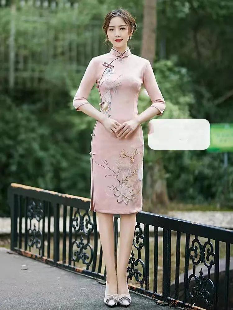 你是什么年龄,就穿什么样的旗袍,应该穿出你雍容华贵的气场!