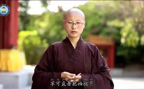 世俗 “佛媛”开山鼻祖:拜佛无香,拍照秀肩、露腿