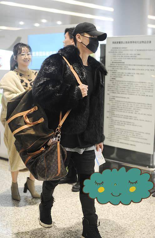 羊羔 陈紫函携丈夫走机场,一黑一白搭配,陈紫函穿羊羔大衣显气质!