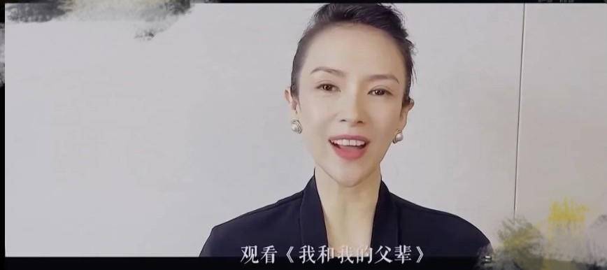 脖子章子怡录视频脸瘦到变形，尖下巴抢镜，脖子上的皱纹像老太婆！