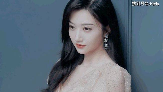 身材 有种“美”叫景甜身材真丰满白色修身连衣裙秀马蜂腰,身材也太美