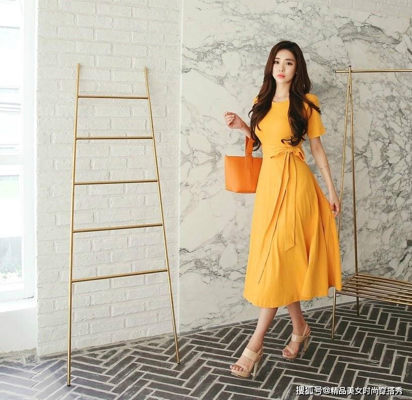 设计 黄色连衣裙搭配黄色高跟鞋精致时尚,说不尽的温柔可人