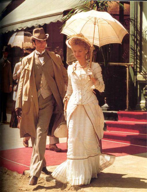 巴斯尔 欧洲古典服饰|这6部电影里有最好看的巴斯尔裙