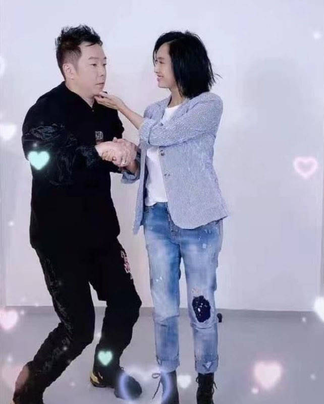 身材 小个子不一定穿裙子才好看，今年流行九分裤+靴子，显高还提气质