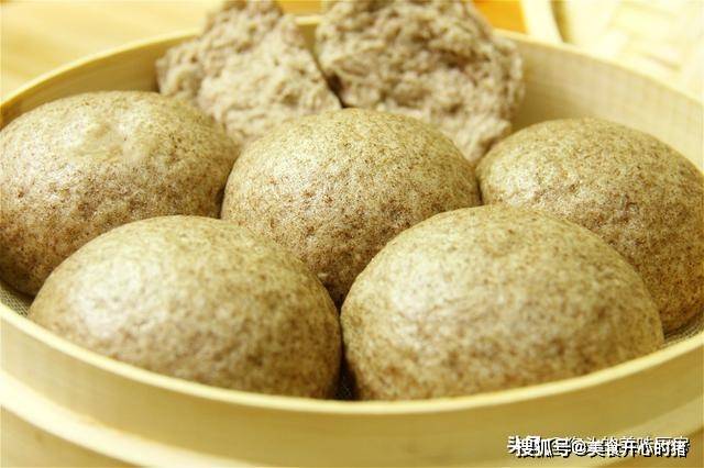 黑全麦馒头 饱腹感强又刮脂 有需要减肥的人要收藏了 面团