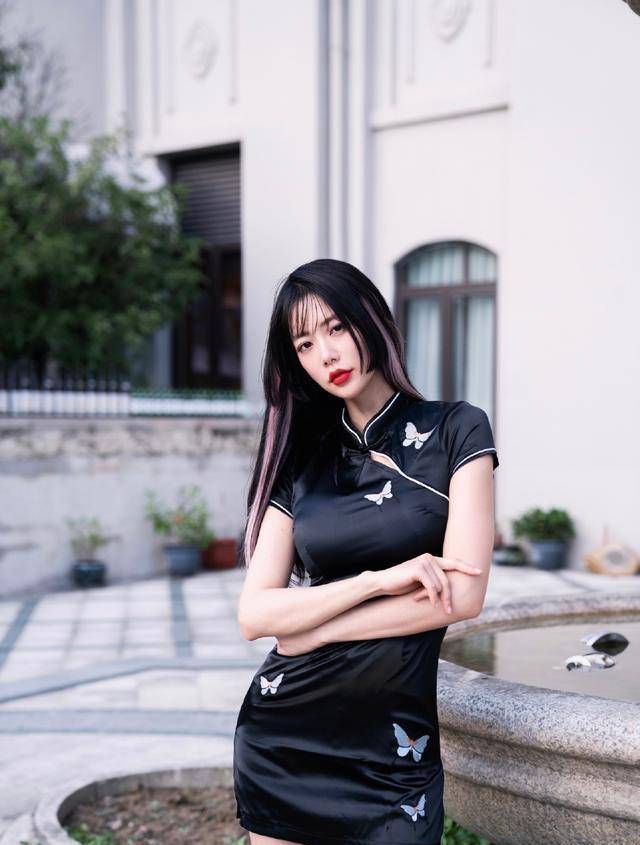 身材 “亚洲第一美”克拉拉，一袭短旗袍穿出尤物身材，凹凸曲线藏不住