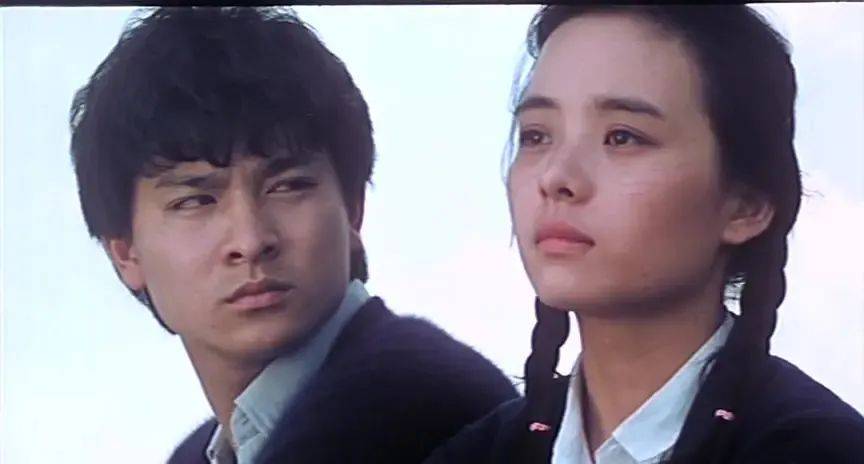 1984年,《鬼马天师》中少见的古装造型,翠蓝色衣裳,刘海儿出现,她整个