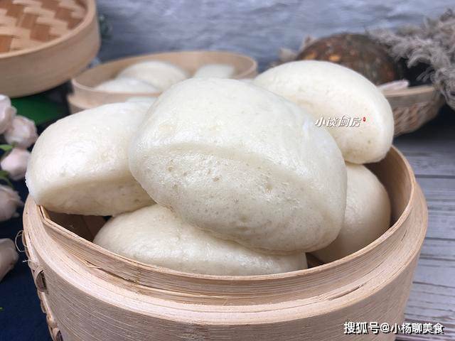 美食|蒸馒头时,别只会加酵母,学会这几个技巧,蒸出来像面包一样柔软