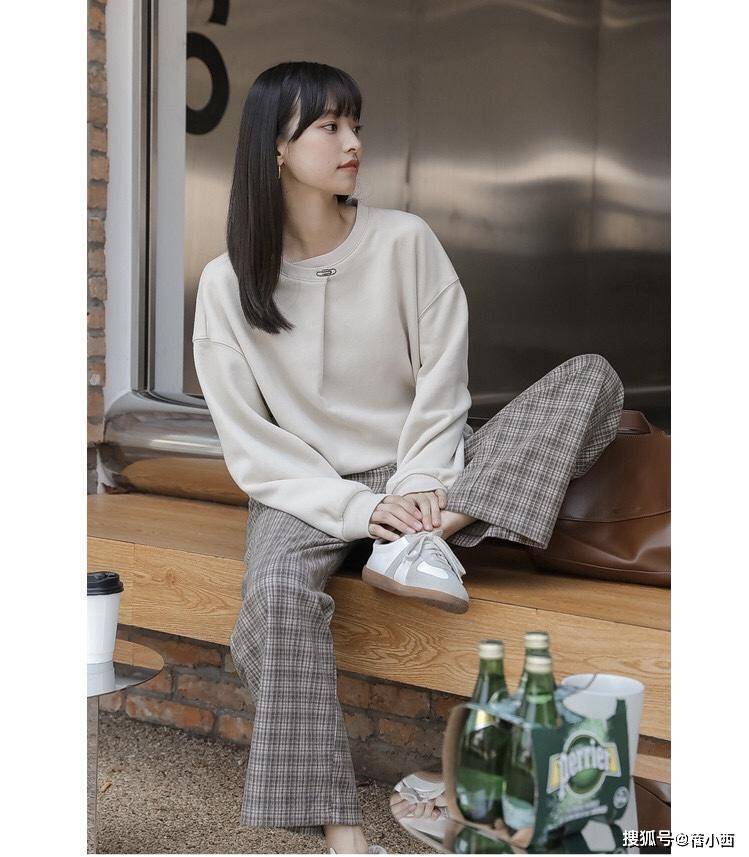 卫衣 越简单越高级!早秋推荐4条长裤,搭配卫衣、毛衣、衬衫都很时髦