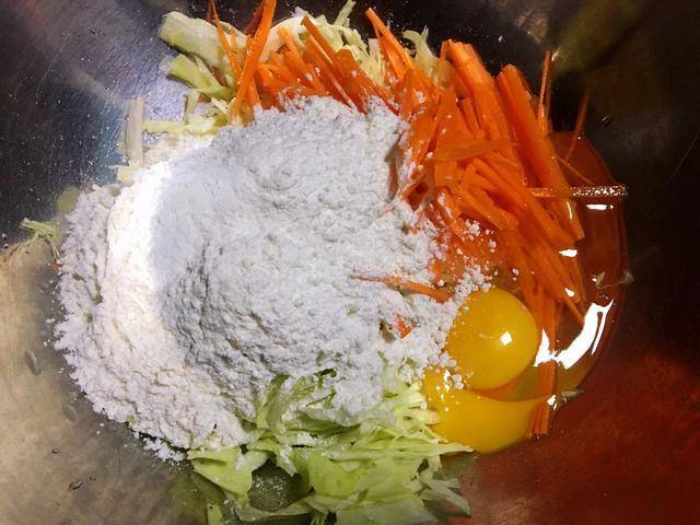 煎饼|早餐吃蔬菜蛋饼,营养又省时,几分钟搞定,再也不担心吃不上早餐