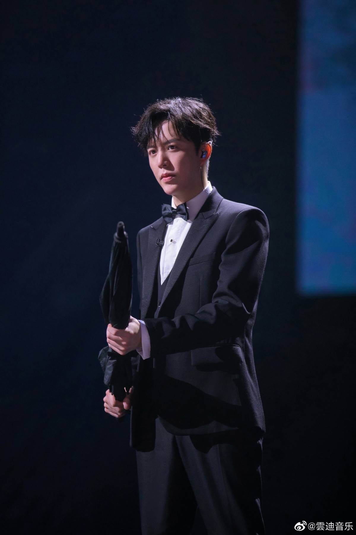 《爱》组排练时,李云迪听到李响在自己练习唱歌,便贴心地为他伴奏,当