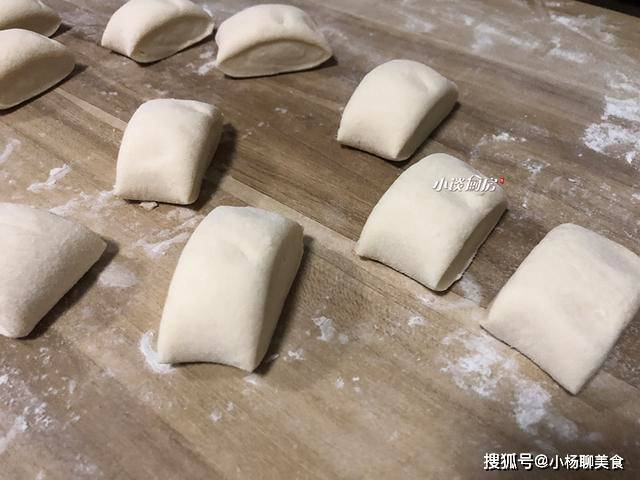 美食|蒸馒头时,别只会加酵母,学会这几个技巧,蒸出来像面包一样柔软