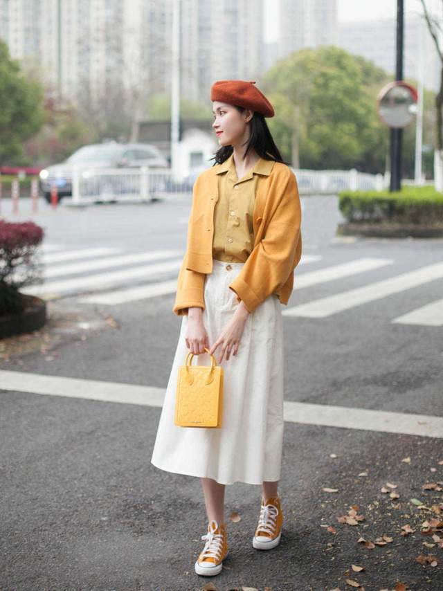 显得 小个子的秋天穿搭，白色西服搭配牛仔裤显高显瘦，显白又高级