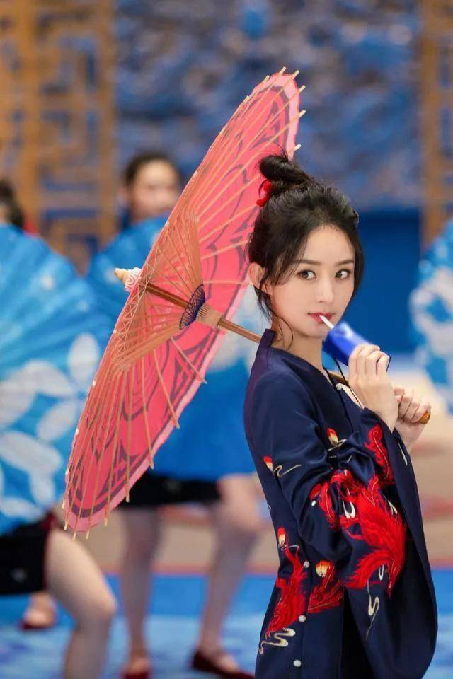 赵丽颖 赵丽颖国风旗袍大片曝光，大秀巴掌般的蛮腰，气质颜值重回巅峰！