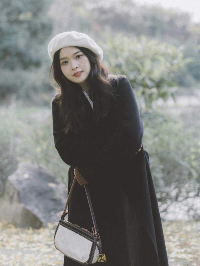 显得 小个子的秋天穿搭，白色西服搭配牛仔裤显高显瘦，显白又高级