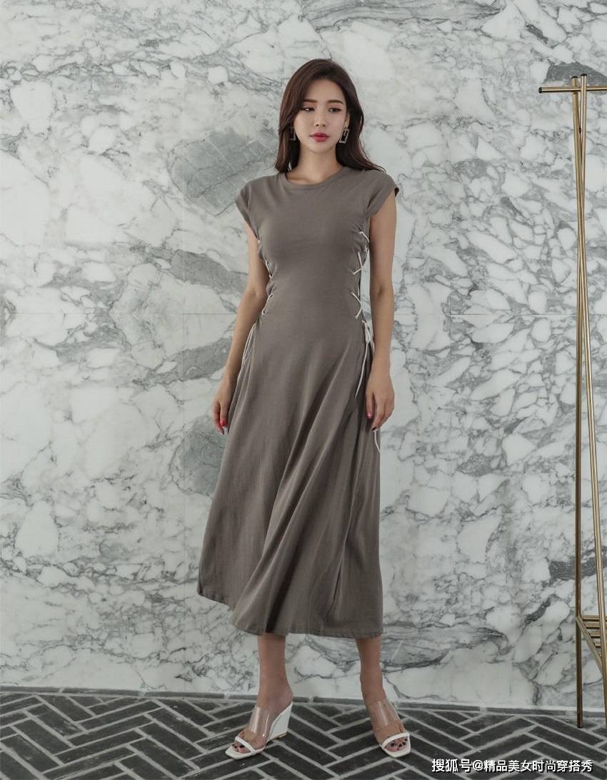 设计 简洁舒适的咖啡色连衣裙也能展现女性独特的魅力