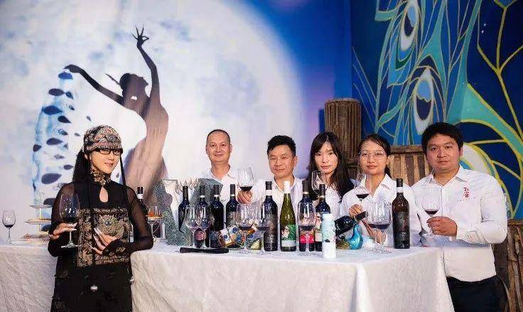 产品|杨丽萍为何钟爱天鹅庄·孔雀？