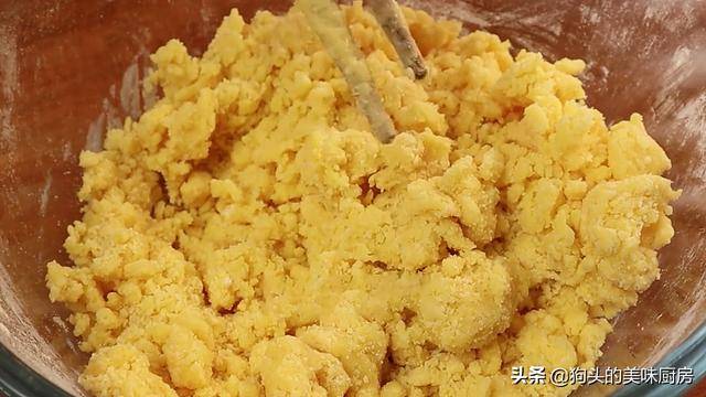 做法|家里有面粉不要做馒头了，加点玉米面进去，蓬松酥脆，一口酥掉渣