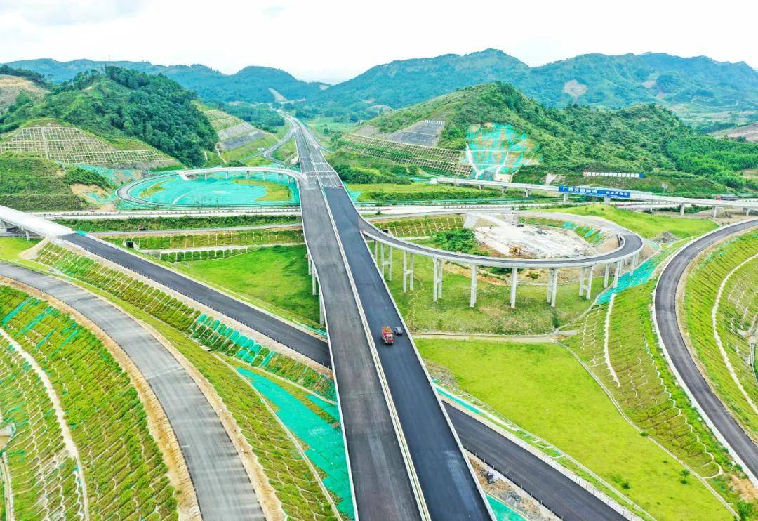 桂柳高速即将通车百年大计,教育为本.