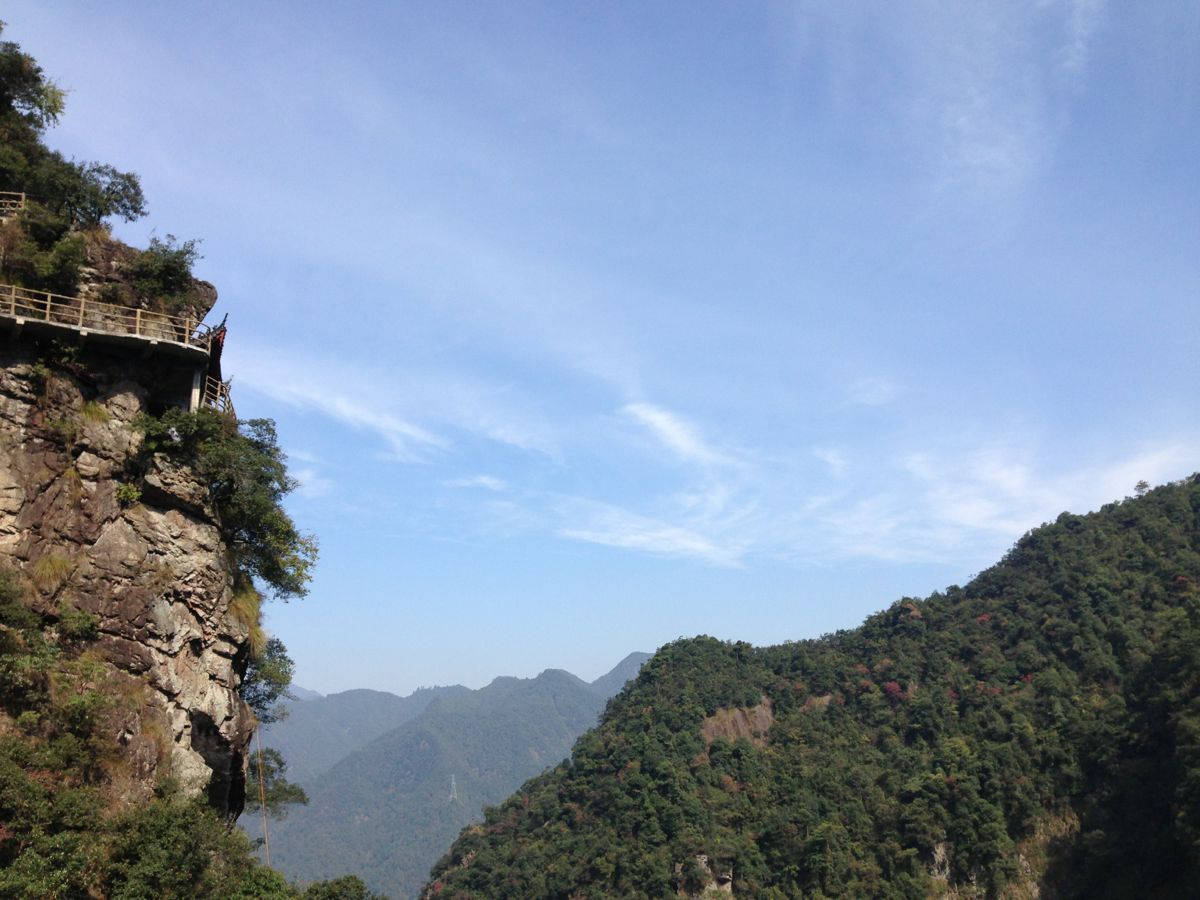 也就更鮮明瞭,而且這裡氣候宜人,是屬於浙江重點保護的生態類旅遊景區