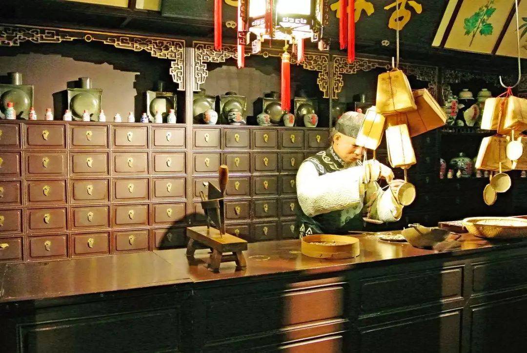 原创民间故事富商酒后吐真言宾客无人相信为救母当场折寿20年