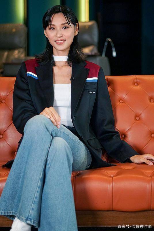 服装 梅艳芳扮演者王丹妮，穿裤子有复古范，气场看着真大气