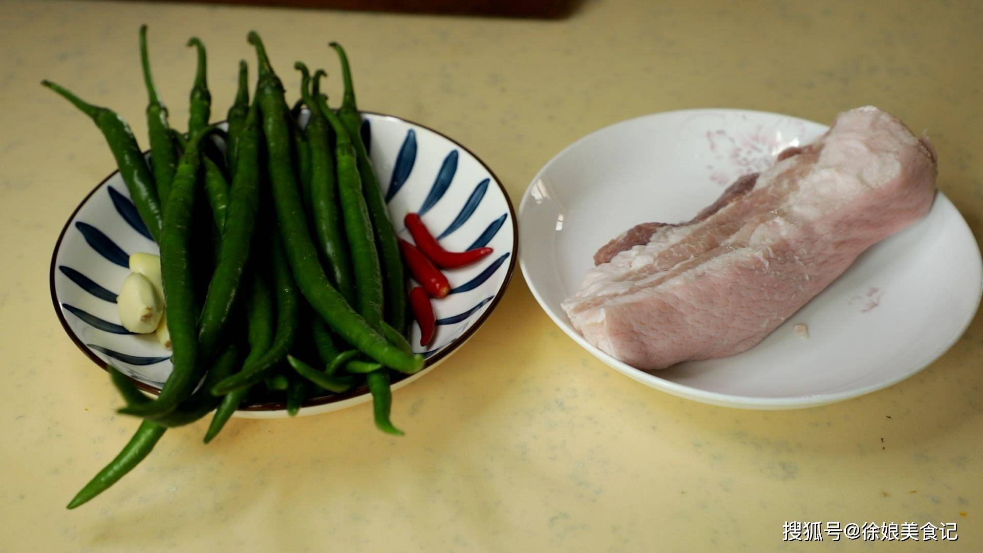 做法|做农家小炒肉，先炒辣椒还是先炒肉？大厨教你正确做法，香辣下饭