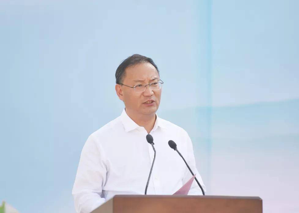 金湖县委书记贺宝祥出席活动并致辞.