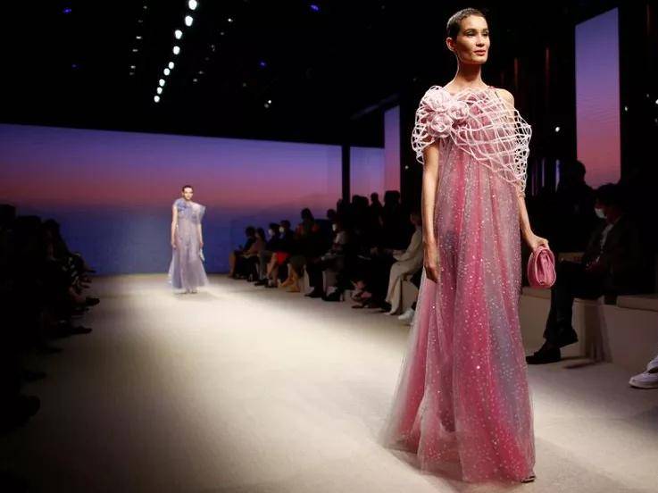 Armani 41岁创业，Armani用46年建成了这个举世无双的时尚帝国