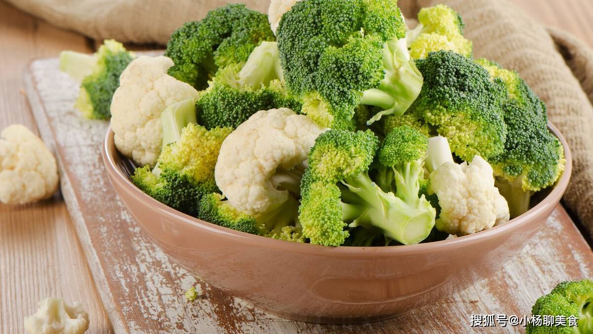 花菜怎么做好吃 教你两道家常花菜做法 简单又美味 五花肉