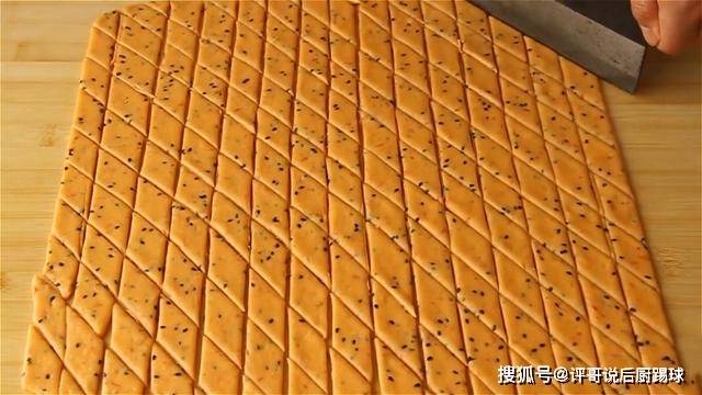 温度|1个西红柿2个鸡蛋,教你做家常小零食,出锅香甜酥脆,太解馋了