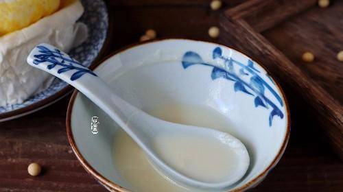 加入适量|黄豆营养好，这么做成早餐，人人爱喝，还能提升免疫力补充蛋白质