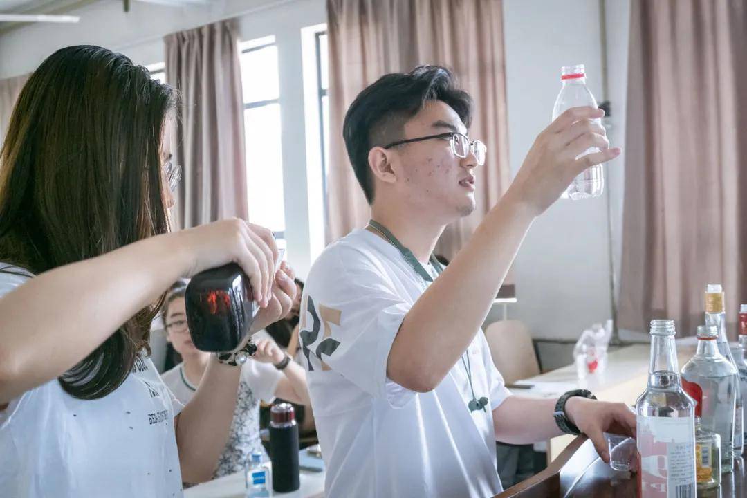 课堂|课堂上品酒？西北大学超火爆的《酒文化与名酒品鉴》课，你心动了吗？