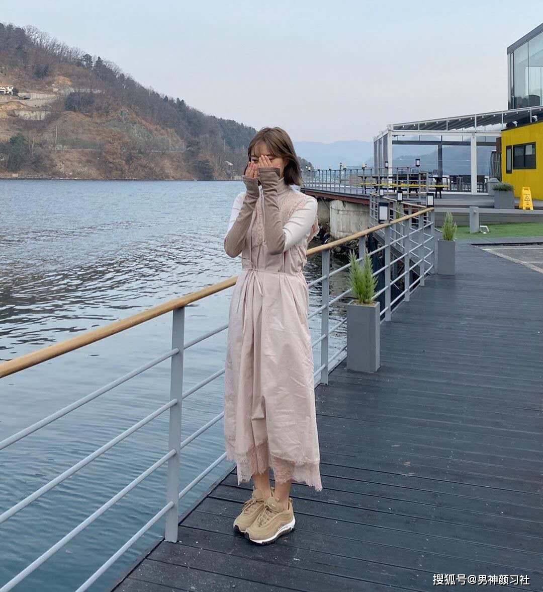 格裙 小仙女们国庆节穿成这样就敢出游啦？“壁咚装”你们懂吗？