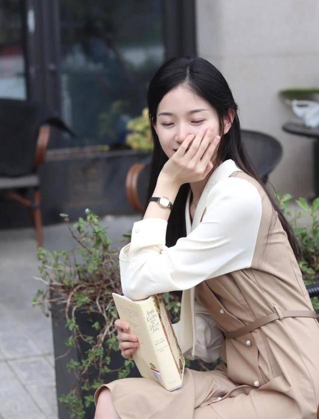 黑色 这才是秋天应有的穿搭，简单优雅有气质，照着穿就行