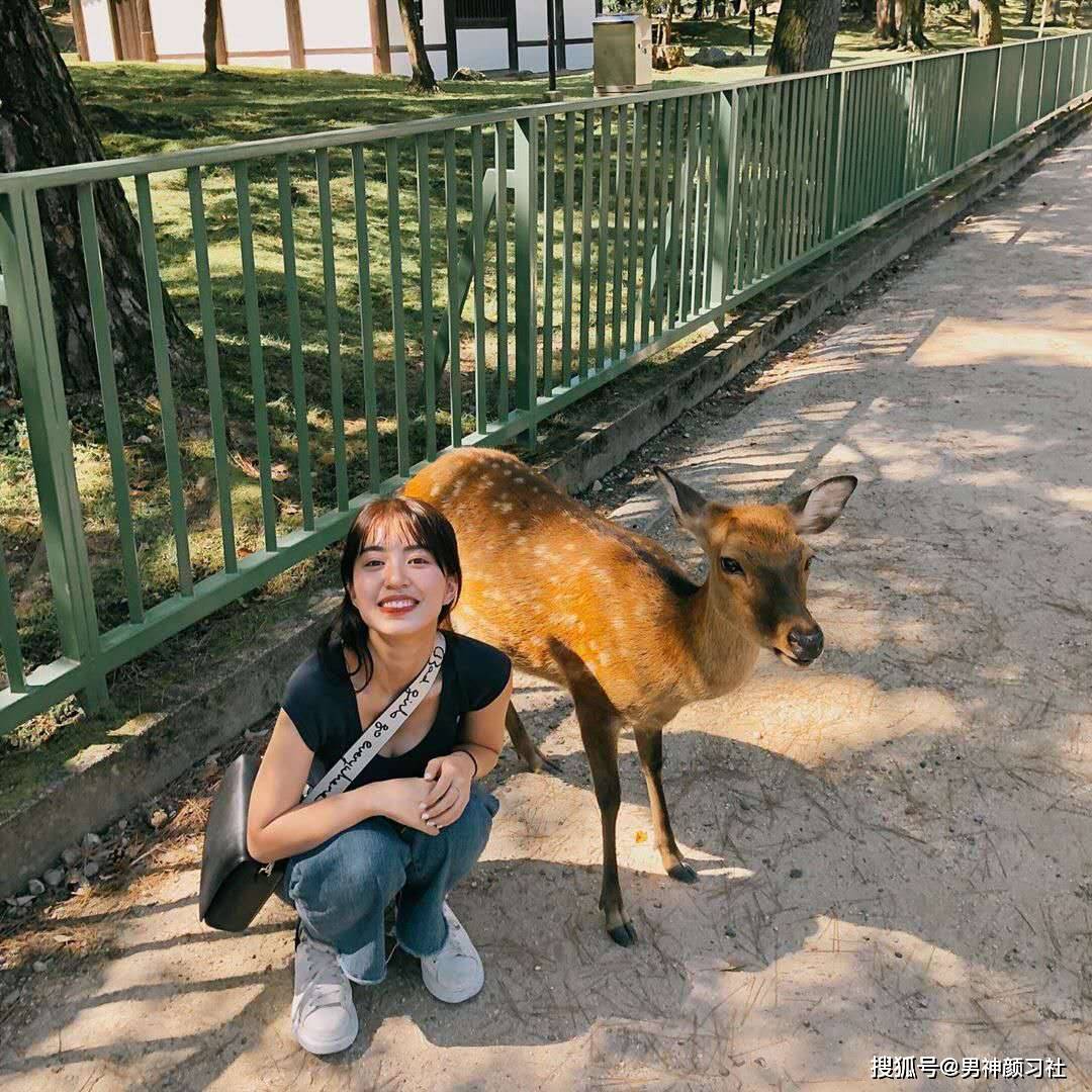 格裙 小仙女们国庆节穿成这样就敢出游啦？“壁咚装”你们懂吗？