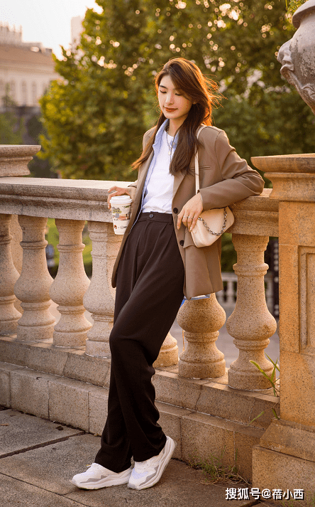 好身材 今秋流行这些“显瘦神裤”，一键拉伸腿长，效果堪比换腿