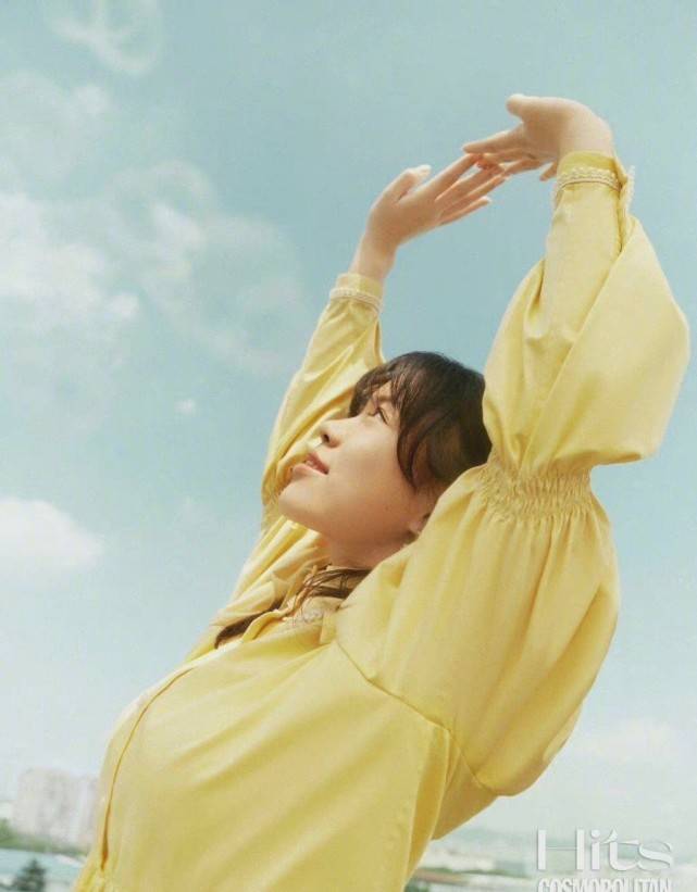 细节 杨倩首封大片曝光！奥运冠军正式亮相时尚圈，穿裙装变时髦上班族 ?