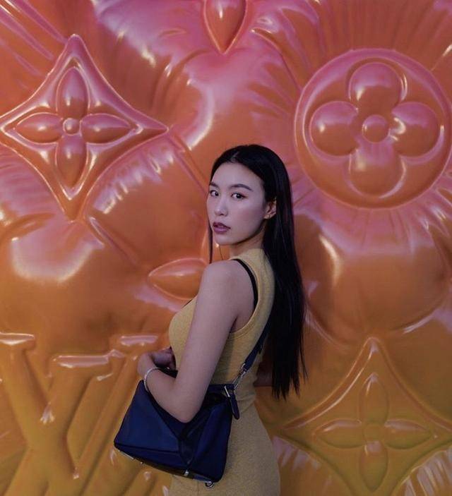 原创高以翔生前女友虽然长相不惊艳但气质绝了惹火身材真美