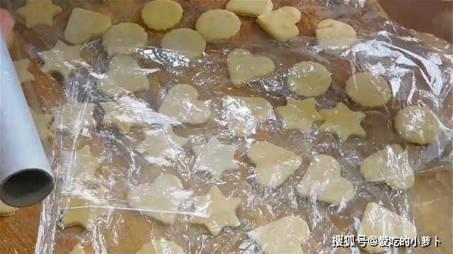 小孩|两个鸡蛋，一把面粉教你做无水无油的小零食，健康美味，很简单