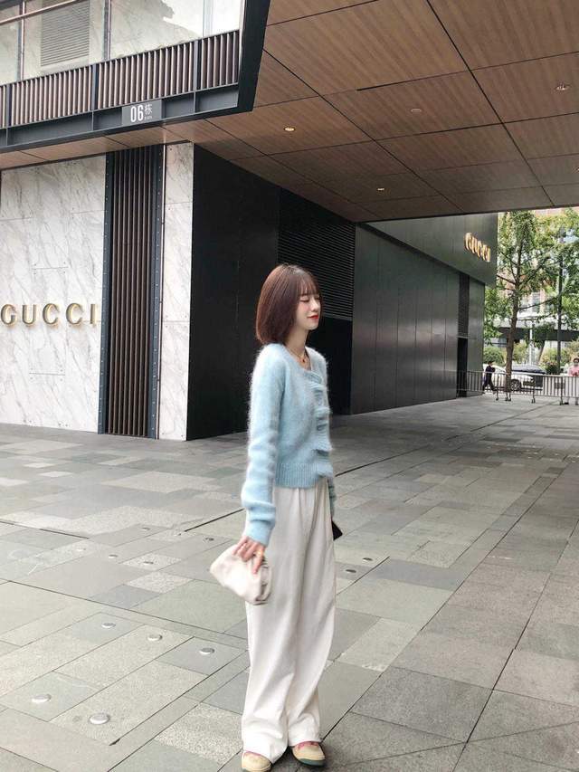 显得 秋冬，怎么穿才高级优雅？西服外套配牛仔裤，普通人也能轻松驾驭