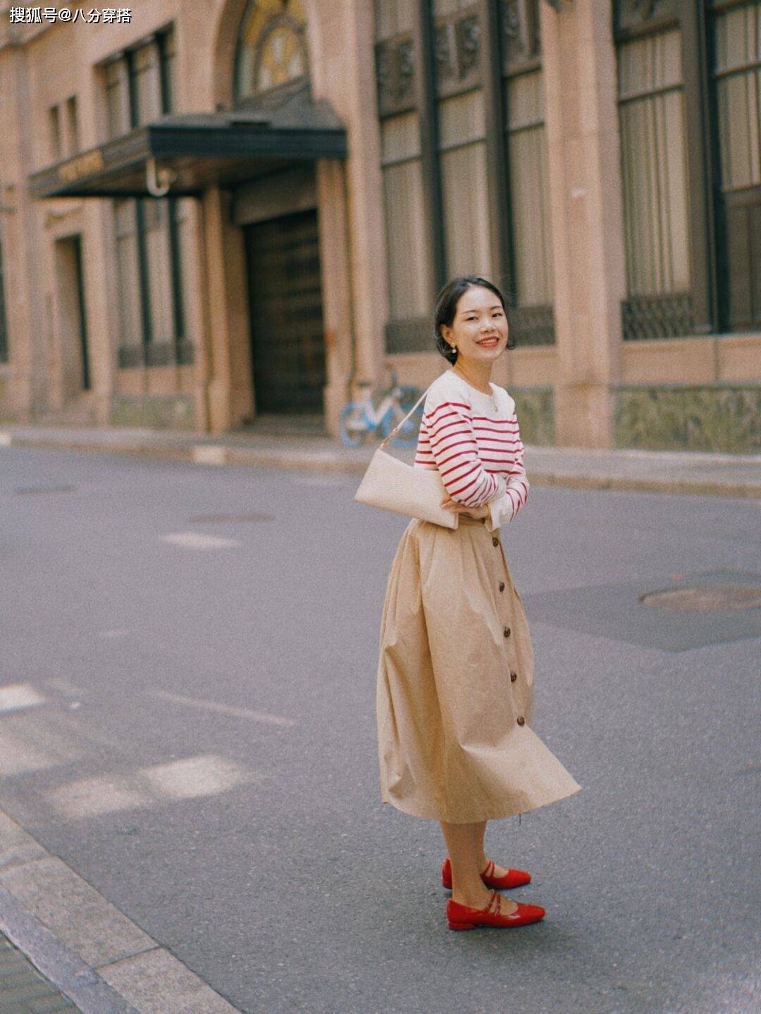 颜色 秋天，“条纹衫”的洋气穿法是这样的，日常实用不挑人，美得高级