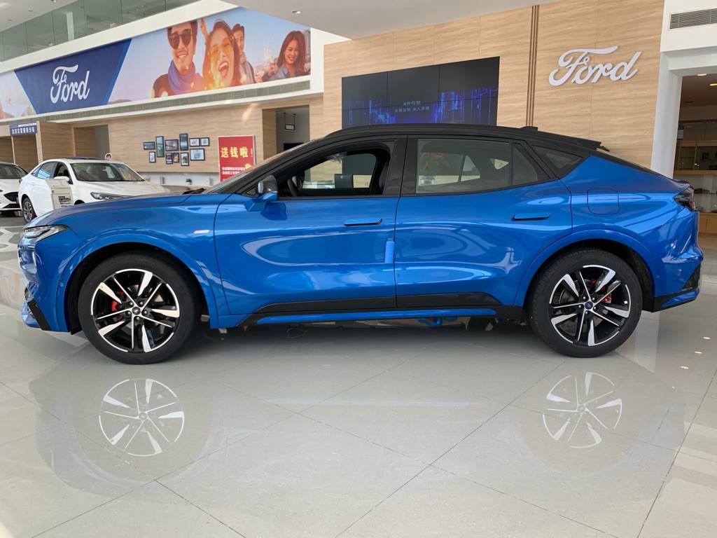 一部像电动车的燃油车2278万起售的长安福特evos探店