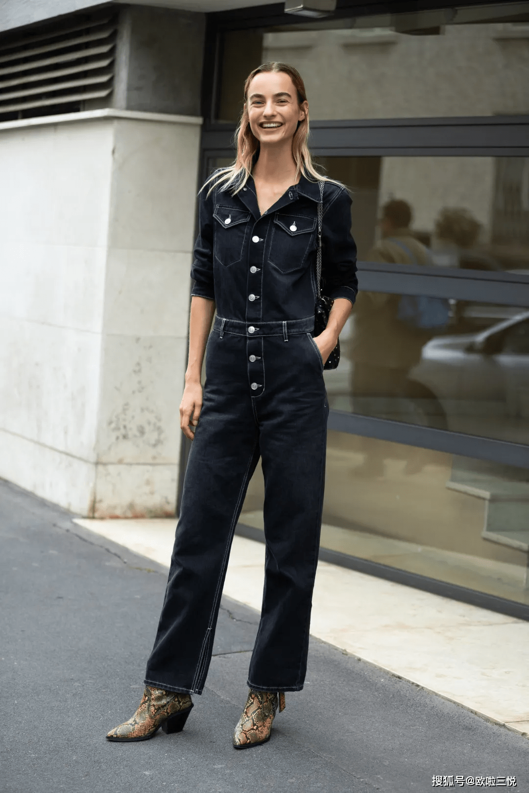 黑色 悦穿搭：全身黑色搭配，照样美又气质