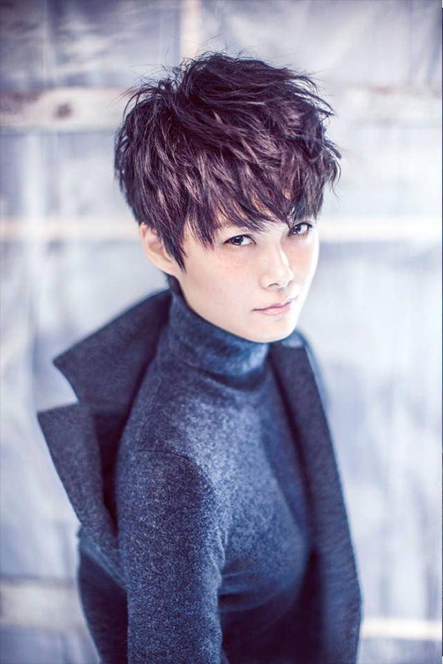 中性 她越变越美的秘密，李宇春造型大分析