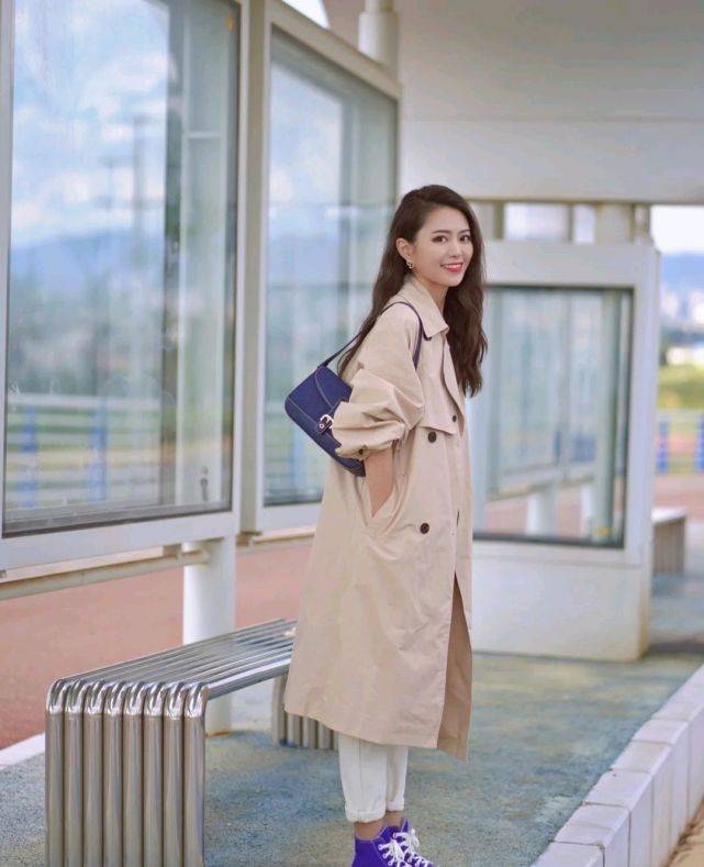 卫衣 想要美出圈，就要学会穿衣搭配，邂逅一场秋末浪漫