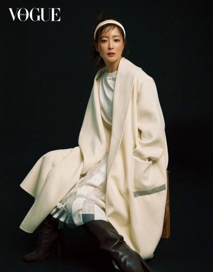 帅美 金喜善8套“莫兰迪色系”穿搭，穿对2双鞋子，44岁也能优雅有气场